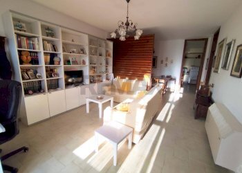 Soggiorno - Villa Via Francesco Baracca
 
74, Santi Cosma e Damiano - foto 31