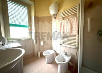 Bagno - Three-room apartment Minturno - photo 10