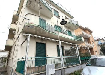 Edificio all\'aperto - Three-room apartment Minturno - photo 1