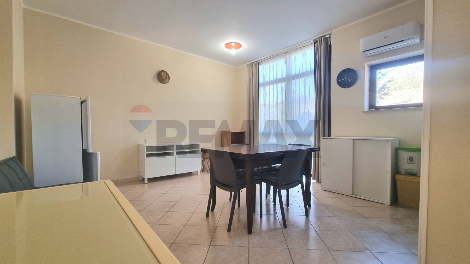 Sala da pranzo - Two-room apartment Via Caduti Senza Croce
 
10, Palermo - photo 3