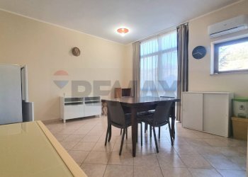 Sala da pranzo - Two-room apartment Via Caduti Senza Croce
 
10, Palermo - photo 3