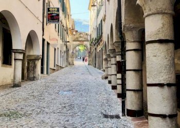 Edificio all\'aperto - Semi-detached Villa CON ATTICO - Via Roma
 
77/A, Vittorio Veneto - photo 4