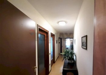 Hall / corridoio - Semi-detached Villa CON ATTICO - Via Roma
 
77/A, Vittorio Veneto - photo 15