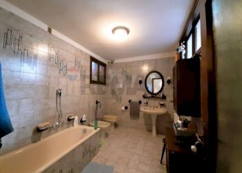 Bagno - Semi-detached Villa CON ATTICO - Via Roma
 
77/A, Vittorio Veneto - photo 24