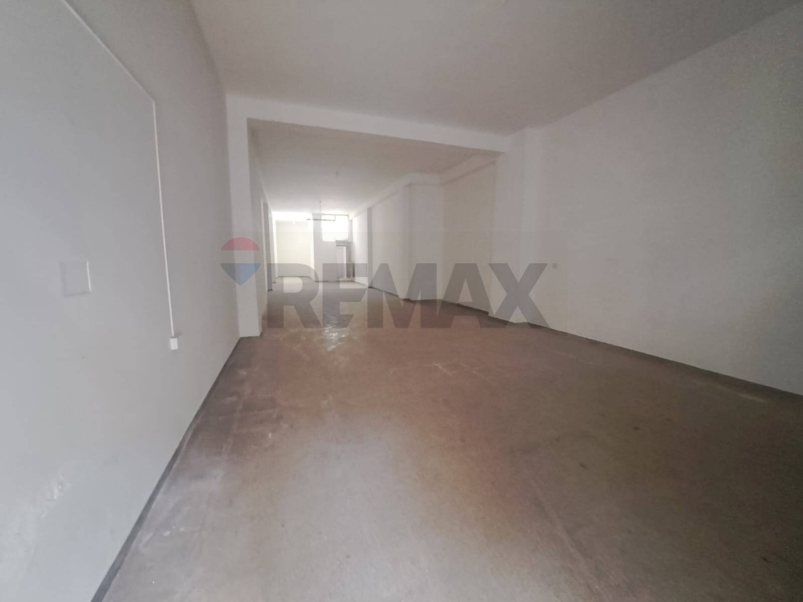 Stanza vuota - Locale Commerciale Via Massimo d'Azeglio
 
32, San Vito dei Normanni - foto 2