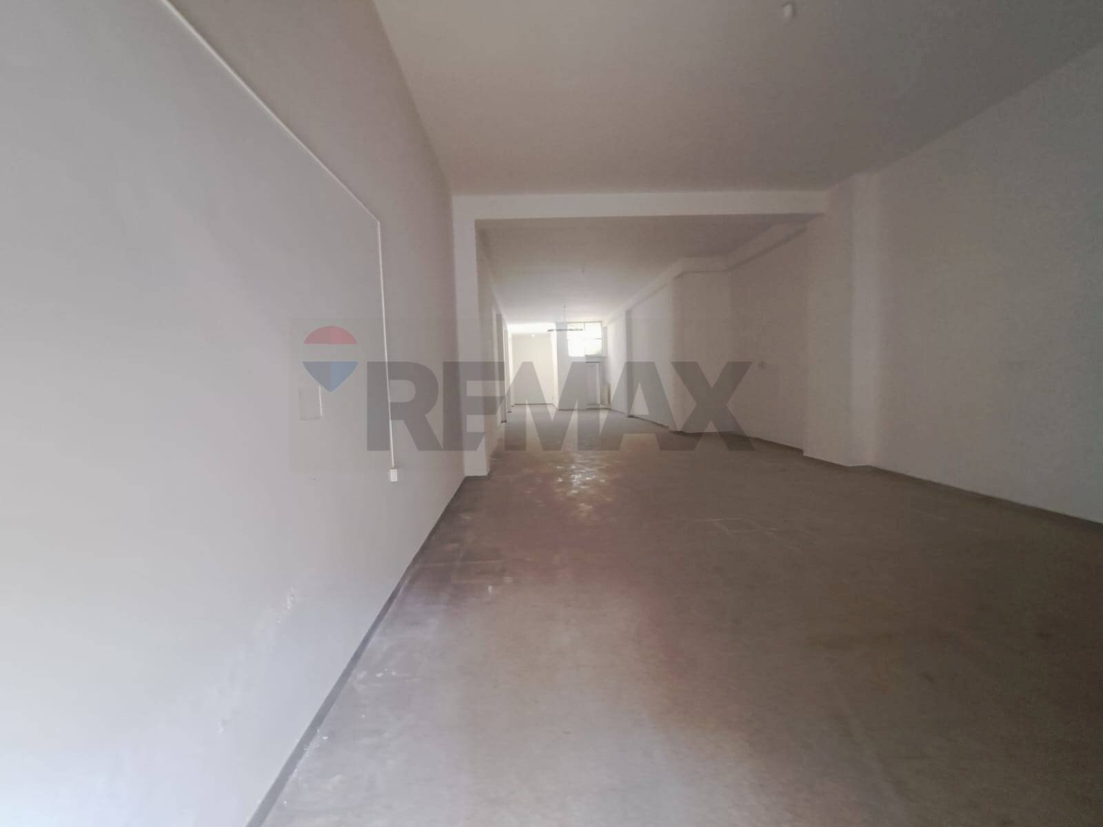 Stanza vuota - Locale Commerciale Via Massimo d'Azeglio
 
32, San Vito dei Normanni - foto 3