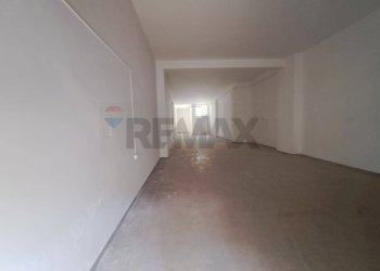 Stanza vuota - Locale Commerciale Via Massimo d'Azeglio
 
32, San Vito dei Normanni - foto 3