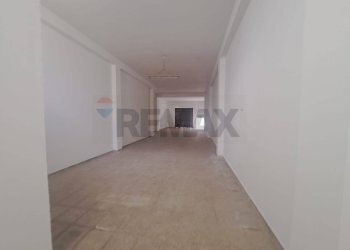 Hall / corridoio - Locale Commerciale Via Massimo d'Azeglio
 
32, San Vito dei Normanni - foto 5