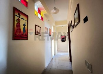 Hall / corridoio - Quadrilocale Via Conte Federico
 
198, Palermo - foto 24