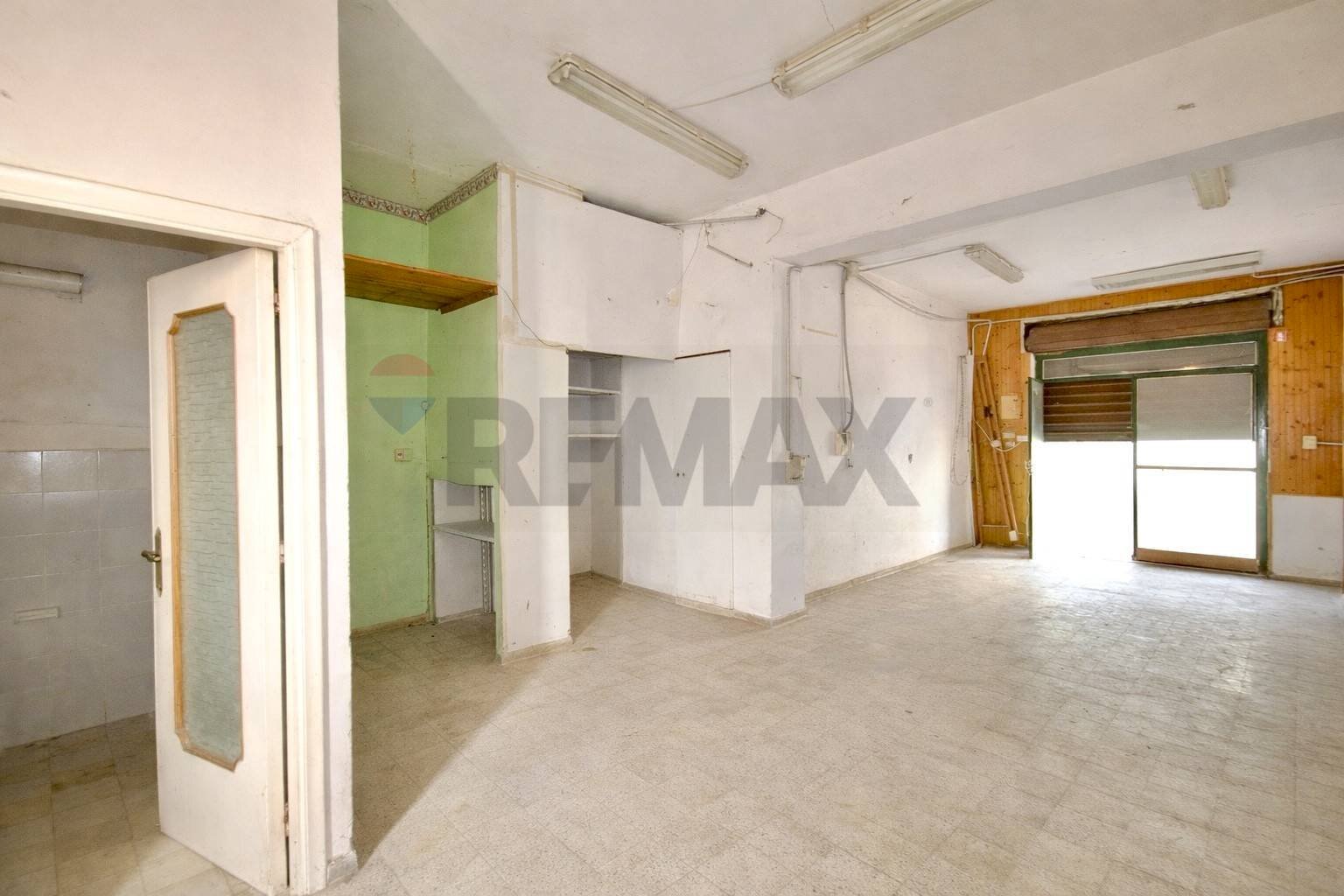 Stanza vuota - Locale Commerciale via roma
 
79, Loreto Aprutino - foto 1