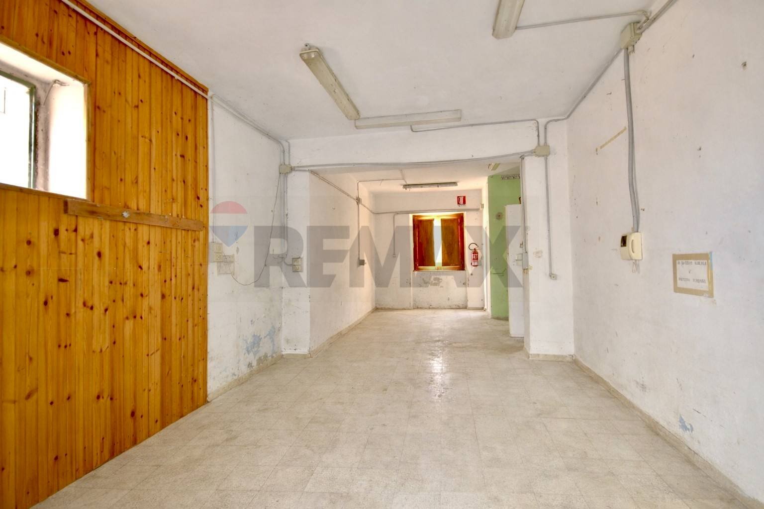 Stanza vuota - Locale Commerciale via roma
 
79, Loreto Aprutino - foto 3