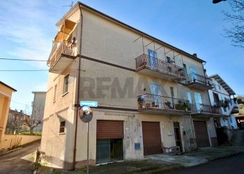 Edificio all\'aperto - Locale Commerciale via roma
 
79, Loreto Aprutino - foto 6