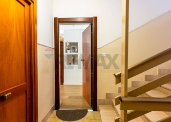 Scale - Villa Bifamiliare Via Andrea Cordedda
 
13, Sassari - foto 4