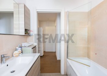 Bagno - Villa Bifamiliare Via Andrea Cordedda
 
13, Sassari - foto 20