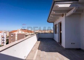 Terrazza - Villa Bifamiliare Via Andrea Cordedda
 
13, Sassari - foto 32