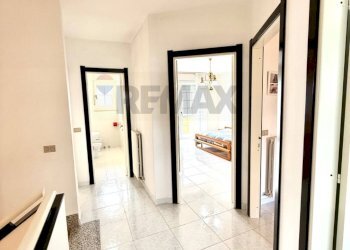 Hall / corridoio - Casa indipendente Silvio Pellico
 
77, Ittiri - foto 37