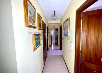 Hall / corridoio - Apartment Viale Sicilia
 
1, Sassari - photo 13