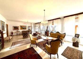 Sala da pranzo - Appartamento Viale  Umberto
 
134, Sassari - foto 2