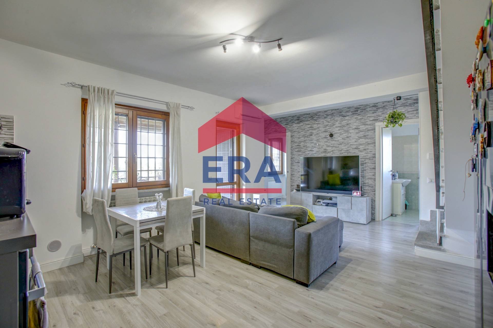 Soggiorno - Three-room apartment Via Quadrelle
 
42, Roma - photo 1