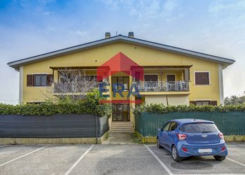 Viste - Trilocale Via Quadrelle
 
42, Roma - foto 24