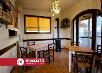 Foto 3 - Locale Commerciale Frazione Maddalena, Muccia - foto 3