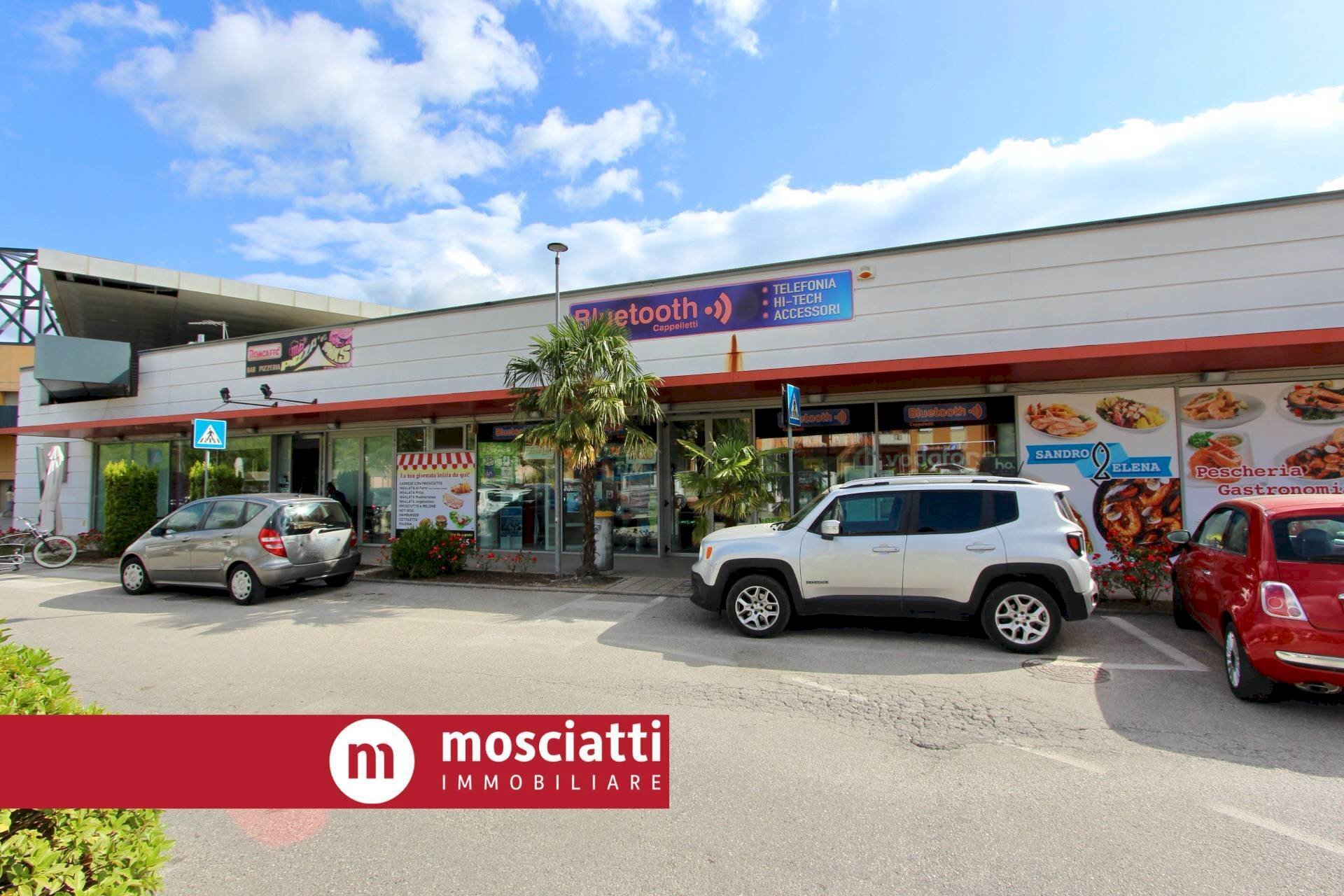 Foto 1 - Locale Commerciale Strada Statale Muccese Nord, Matelica - foto 1