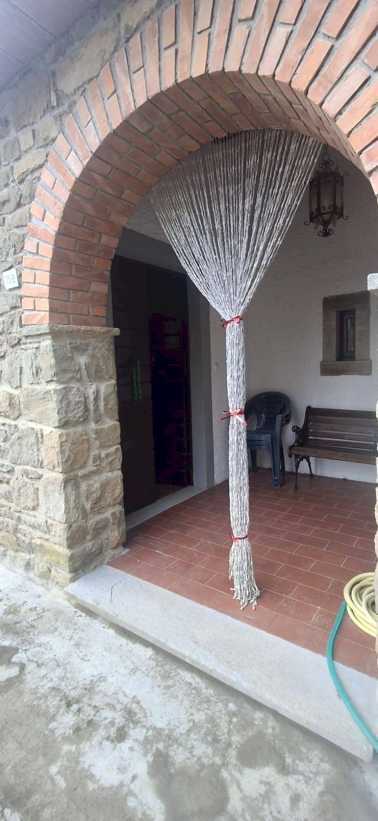 Foto 2 - Casa indipendente LOC. LA GIRELLA
 
75b, Castel Focognano - foto 2