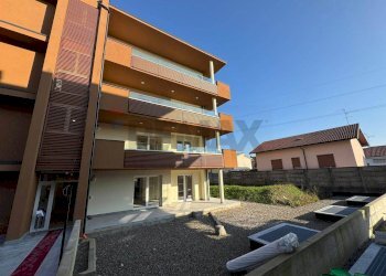 facciata - Quadrilocale Papa giovanni XXIII
 
SNC, Trezzo sull'Adda - foto 8