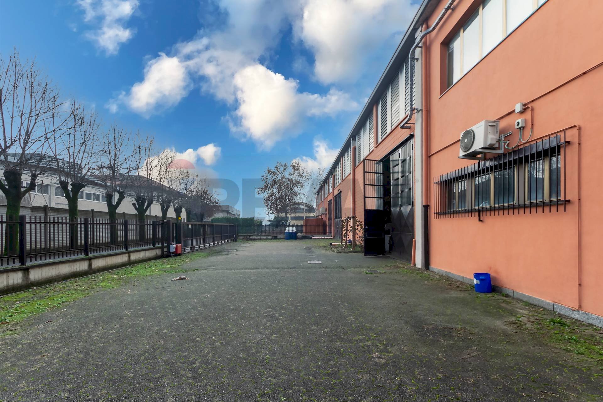 Ingresso scarico/carico - Capannone Vimodrone - foto 2