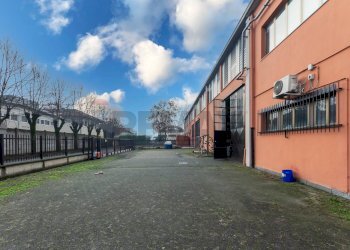 Ingresso scarico/carico - Capannone Vimodrone - foto 2