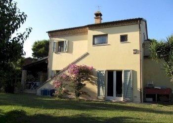 Facciata - Rustico contrada Mezzavia, Potenza Picena - foto 3