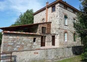 Casa all\'aperto - Casa semi indipendente via di nozzano
 
244, Lucca - foto 1