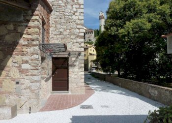 Edificio all\'aperto - Casa semi indipendente via di nozzano
 
244, Lucca - foto 4