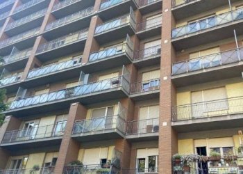 Facciata - Trilocale corso Monte Cucco, 60, Torino (zona Pozzo Strada) - foto 4