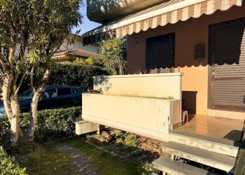 Giardino - Villa a Schiera viale Roma, 383, Massa - foto 2
