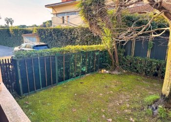 Giardino - Villa a Schiera viale Roma, 383, Massa - foto 3