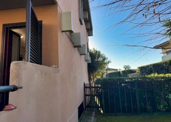 Giardino - Villa a Schiera viale Roma, 383, Massa - foto 4