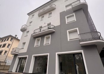 Gemini_Generated_Image_us2hw4us2hw4us2h.png - Locale Commerciale Via XXIV Maggio 25, Fornovo di Taro - foto 2