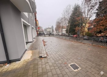 Gemini_Generated_Image_rgrdj1rgrdj1rgrd.png - Locale Commerciale Via XXIV Maggio 25, Fornovo di Taro - foto 3