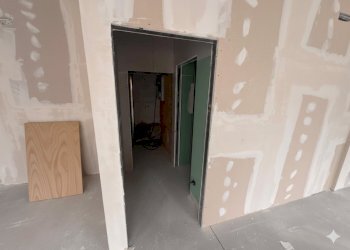 Gemini_Generated_Image_ojahmqojahmqojah.png - Locale Commerciale Via XXIV Maggio 25, Fornovo di Taro - foto 10