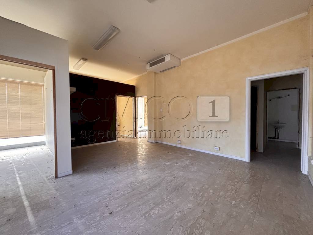 IMG_2012 (FILEminimizer).JPG - Locale Commerciale Via Alcide De Gasperi 31, Barbarano Mossano - foto 1