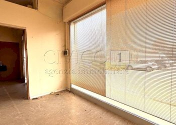 IMG_2014 (FILEminimizer).JPG - Locale Commerciale Via Alcide De Gasperi 31, Barbarano Mossano - foto 3