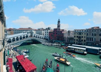 vista dal soggiorno - Appartamento Riva del Vin, Venezia (zona San Polo) - foto 7