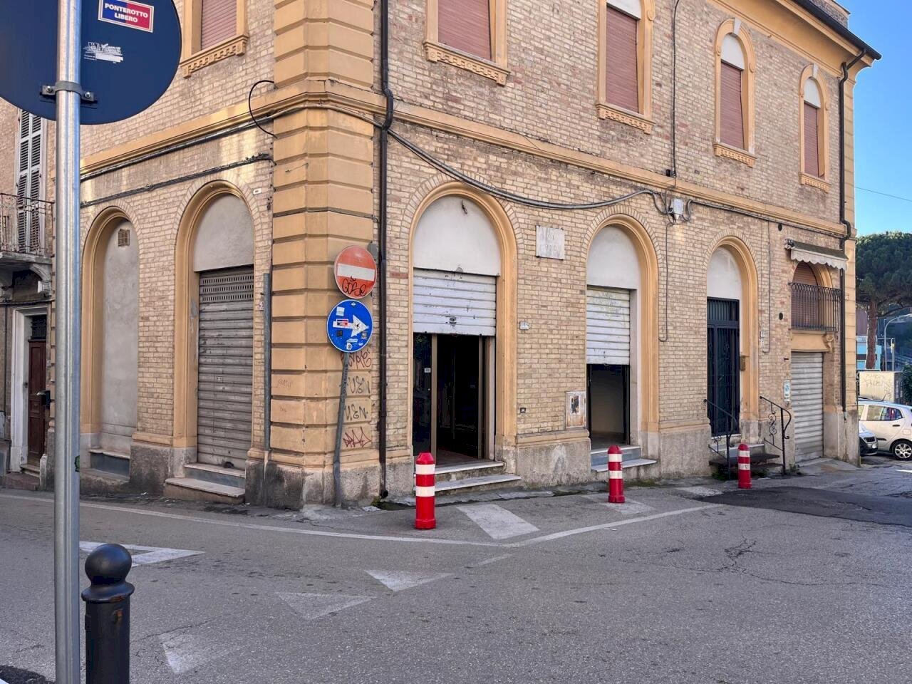 PHOTO-2026-02-26-11-30-56.jpg - Commercial Premises San Benedetto del Tronto - photo 1