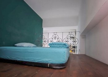 camera in soppalco - Monolocale La Spezia - foto 3