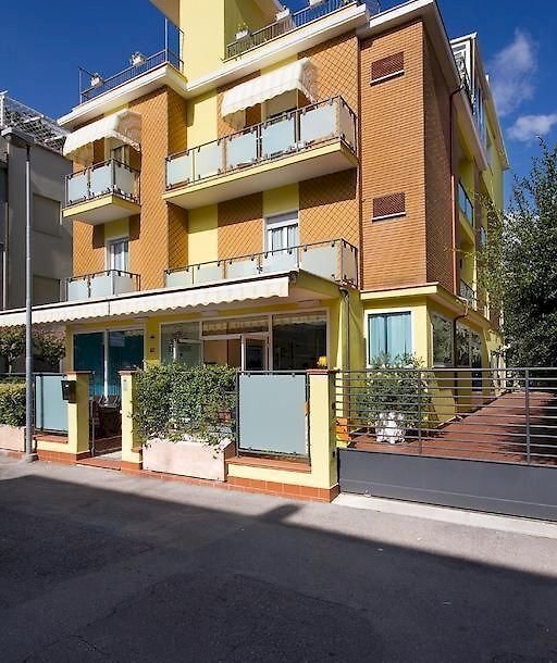 esterno.jpg - Locale Commerciale Rimini - foto 1