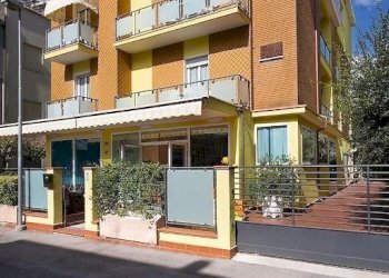 esterno.jpg - Commercial Premises Rimini - photo 1