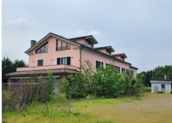 1.jpg - Villa Trifamiliare Via Castelceriolo 1, Alessandria - foto 1