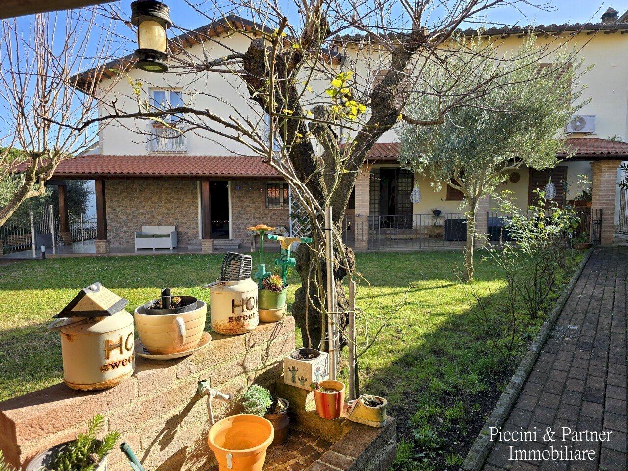 01.jpg - Casa indipendente Piazzale Umbria, Castiglione del Lago - foto 1