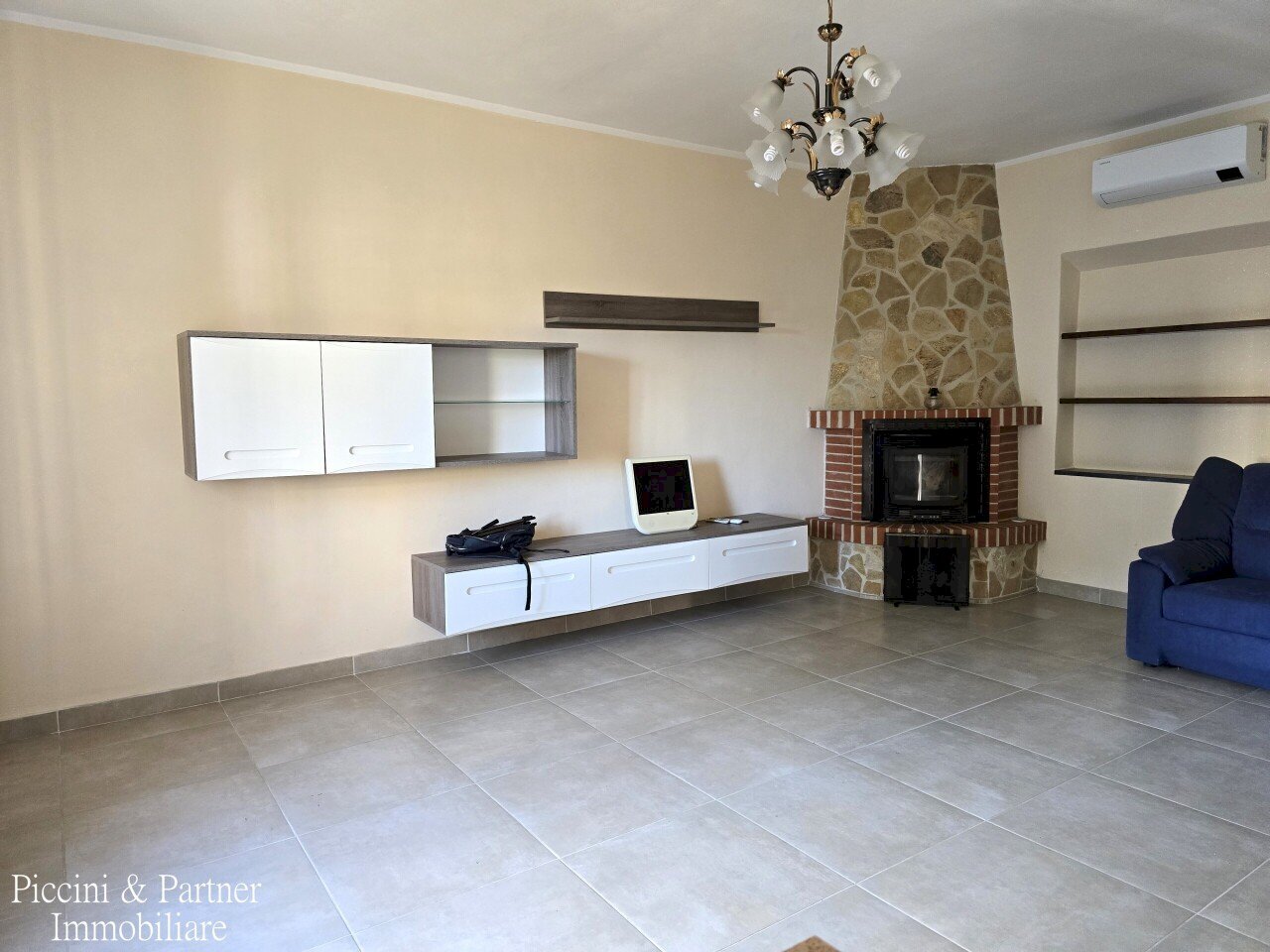 03.jpg - Casa indipendente Piazzale Umbria, Castiglione del Lago - foto 3